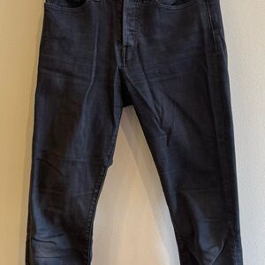 Woman’s Levi high rise Black Jeans - Classic Fit